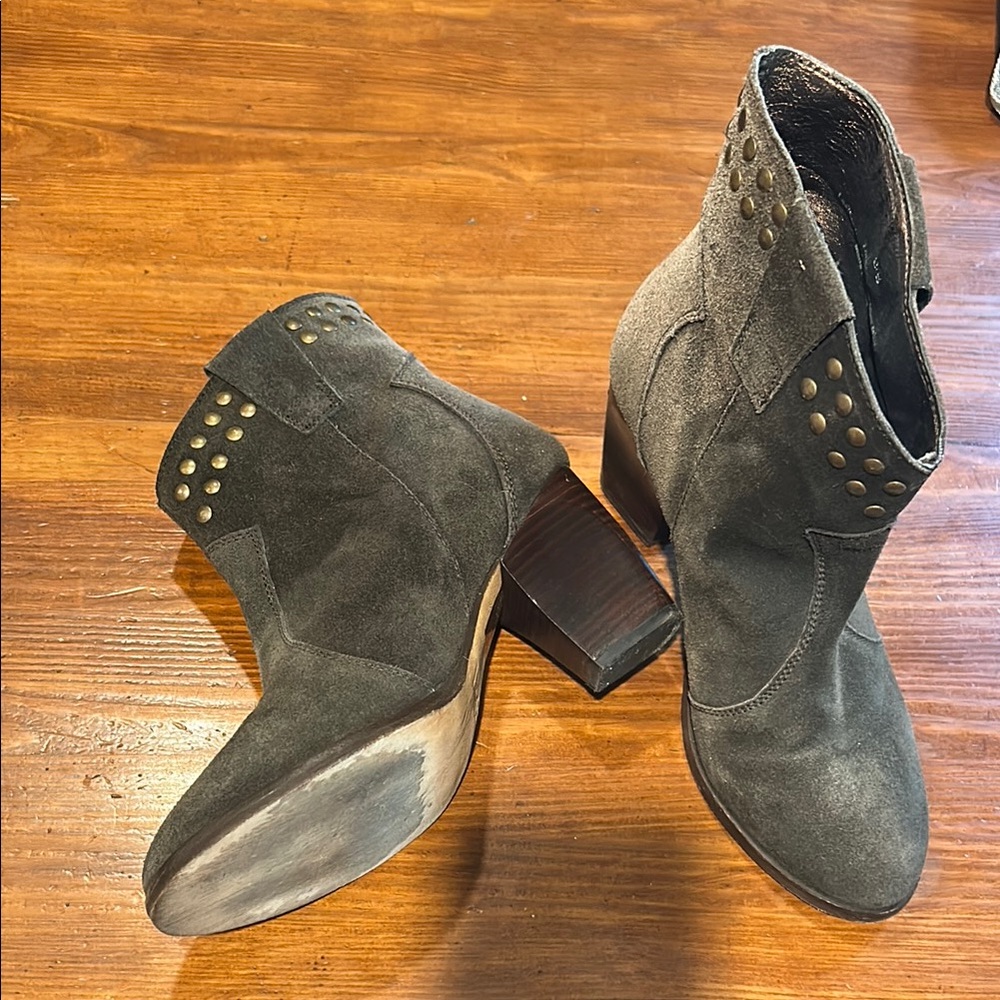 ESPRIT Studded Suede Ankle Boots
